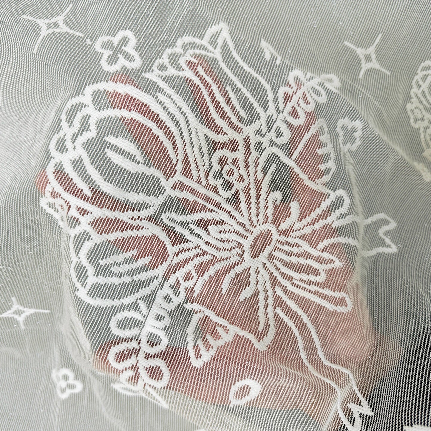 Antique Lace Tablecloth - Elegant Decor for Any Occasion