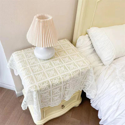 Antique Lace Tablecloth - Elegant Decor for Any Occasion