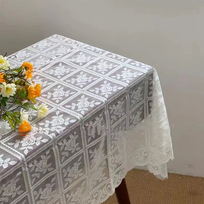 Antique Lace Tablecloth - Elegant Decor for Any Occasion